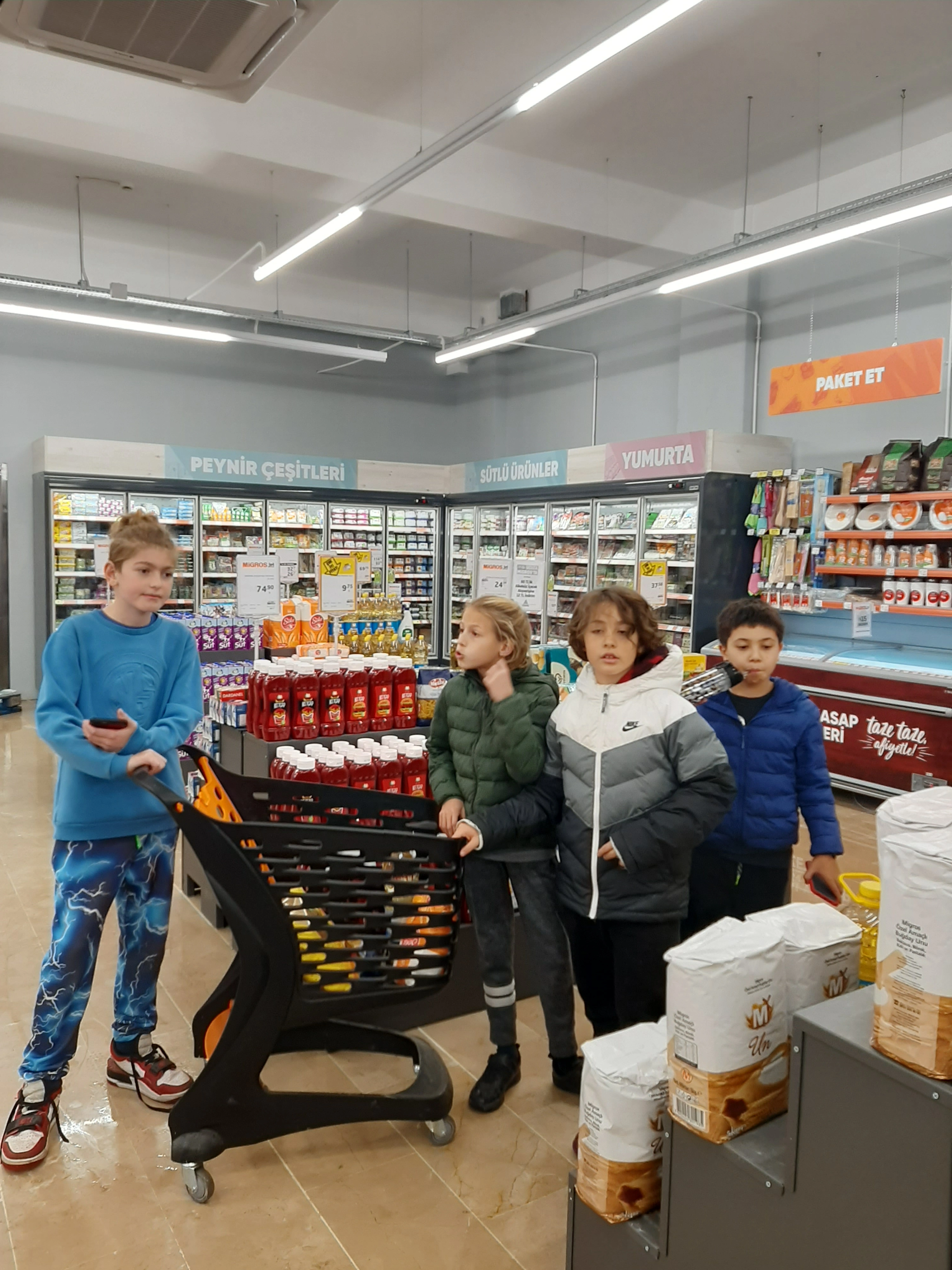 Farkına Var Açlık Var 18